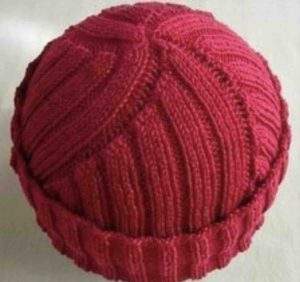 Tricoter un bonnet motif complexe : hélice