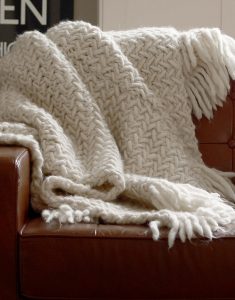 Tricoter des couvertures aux aiguilles au point chevron