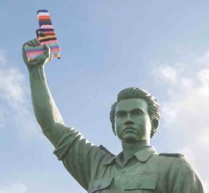 Yarn bombing : statue